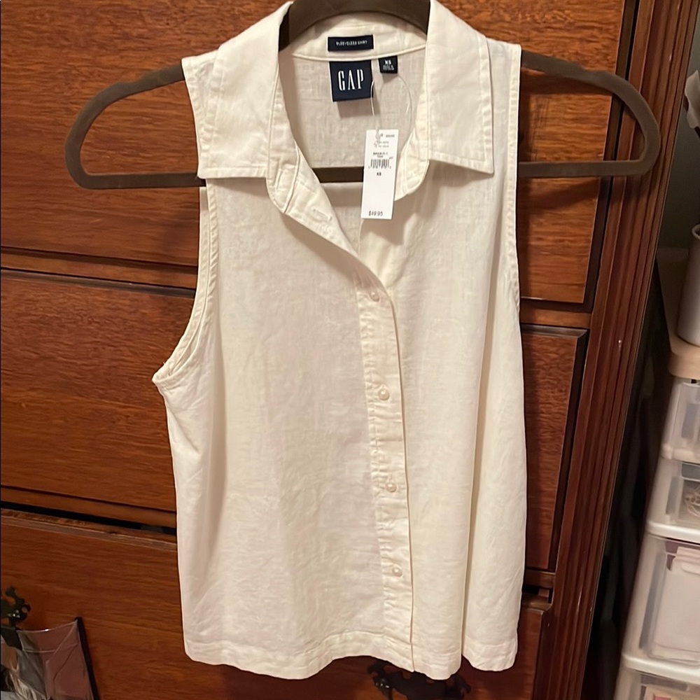 GAP White Sleeveless Blouse